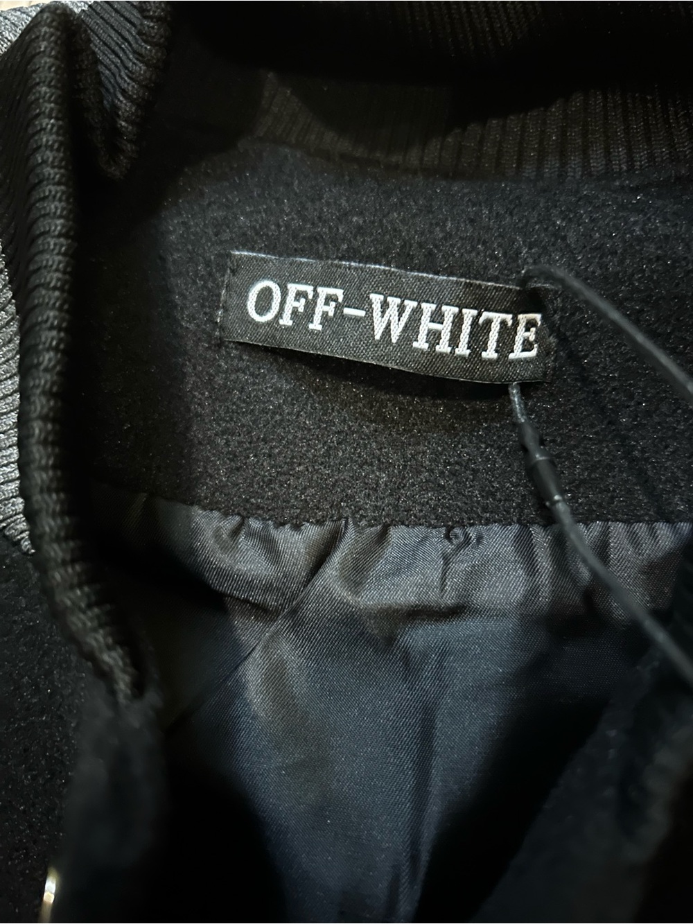 Label inside black jacket - Picture 5 of 6